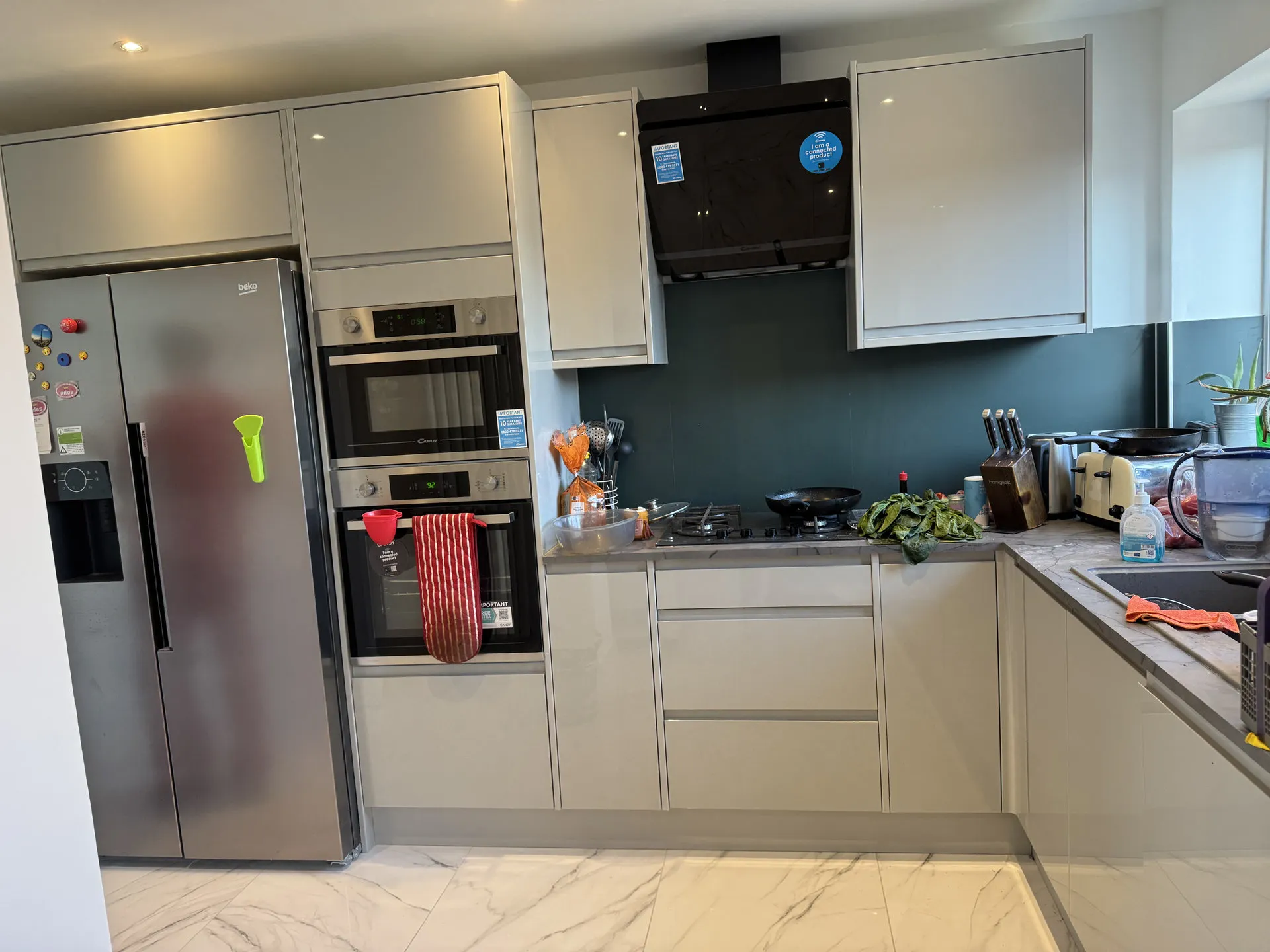 Kitchen and dining area with contemporary finishes